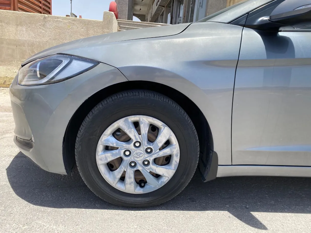 Car image 9
