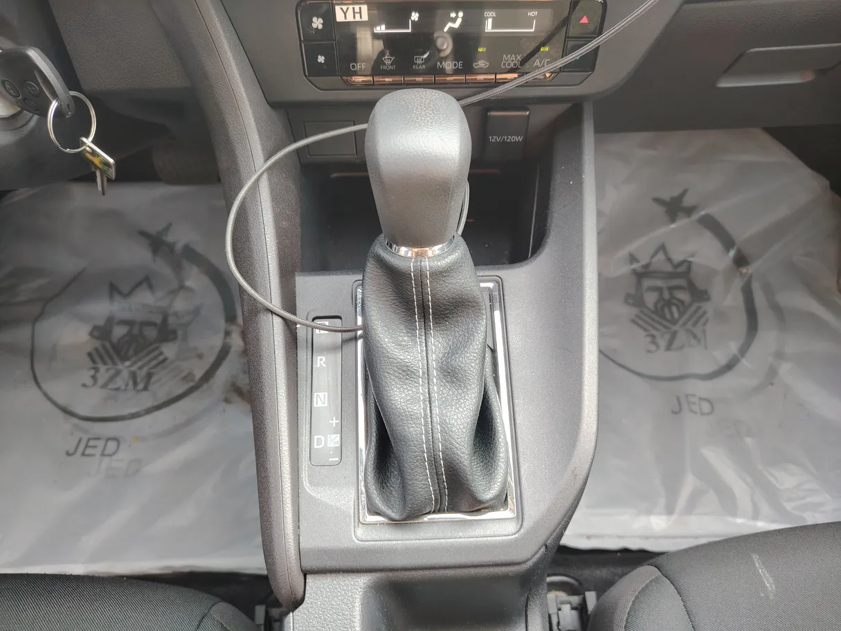 Car image 18