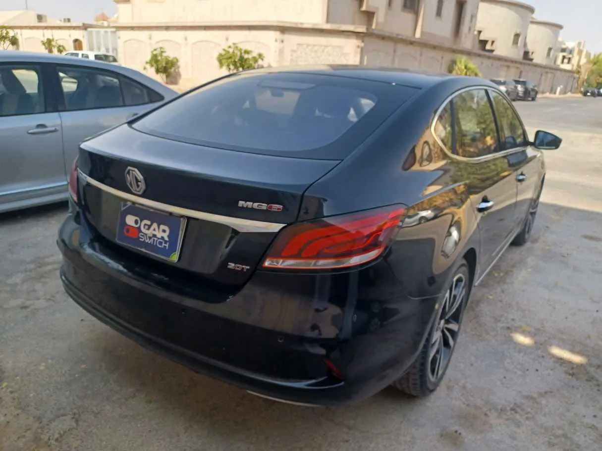 Car image 5