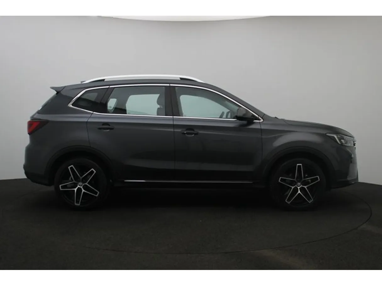 Car image 13