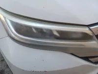 الأنوار الأمامية اليمين