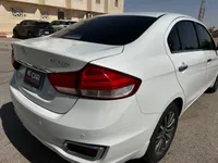 الأنوار الخلفية اليمين