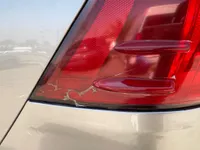 الأنوار الخلفية اليسار