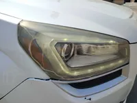 الأنوار الأمامية اليمين
