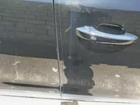 الباب الأمامى الأيمن