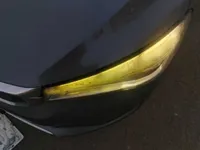 الأنوار الأمامية اليمين