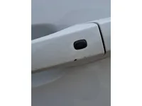 الباب الأمامى الأيسر