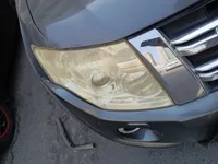الأنوار الأمامية اليمين