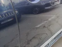 الباب الأمامى الأيمن