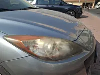 الأنوار الأمامية اليمين