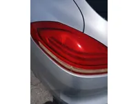 الأنوار الخلفية اليسار