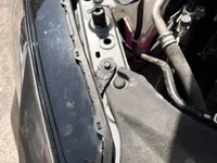 الأنوار الأمامية اليمين