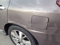 ألواح هيكل السيارة الأيسر