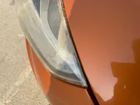 الأنوار الأمامية اليمين