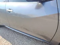 الباب الأمامى الأيمن