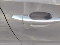 الباب الأمامى الأيمن