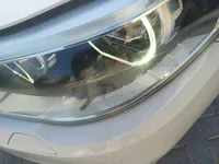 الأنوار الأمامية اليسار