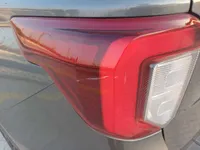 الأنوار الخلفية اليسار