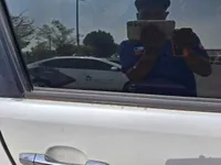 الباب الأمامى الأيمن
