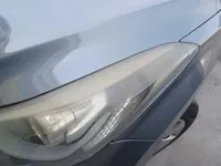 الأنوار الأمامية اليمين