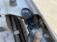 الأنوار الأمامية اليسار