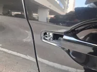 الباب الأمامى الأيمن