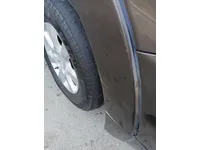 الباب الأمامى الأيسر