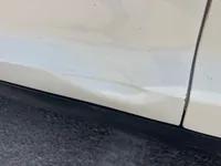 الباب الأمامى الأيسر