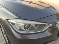 الأنوار الأمامية اليمين