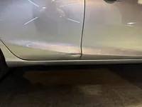 الباب الأمامى الأيمن
