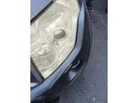 الأنوار الأمامية اليسار