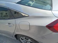 الباب الأمامى الأيمن