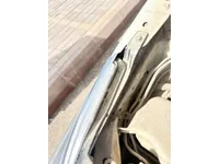 الأنوار الأمامية اليمين