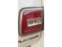 الأنوار الخلفية اليمين