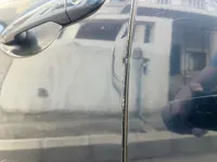 الباب الأمامى الأيسر