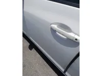 الباب الأمامى الأيسر
