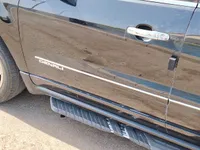 الباب الأمامى الأيسر
