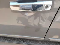 الباب الأمامى الأيسر