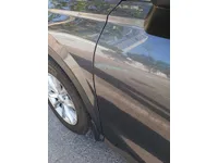 الباب الأمامى الأيسر