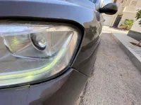 الأنوار الأمامية اليسار
