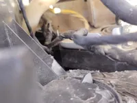 الأنوار الأمامية اليمين