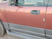 الباب الأمامى الأيسر