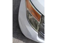 الأنوار الأمامية اليمين