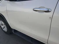 الباب الأمامى الأيسر