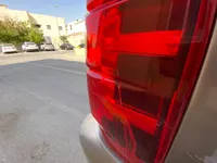 الأنوار الخلفية اليمين