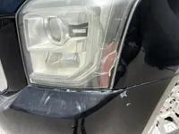 الأنوار الأمامية اليسار