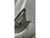 الأنوار الأمامية اليسار