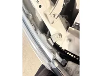 الأنوار الأمامية اليمين