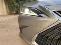 الأنوار الأمامية اليسار