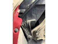 الأنوار الأمامية اليمين